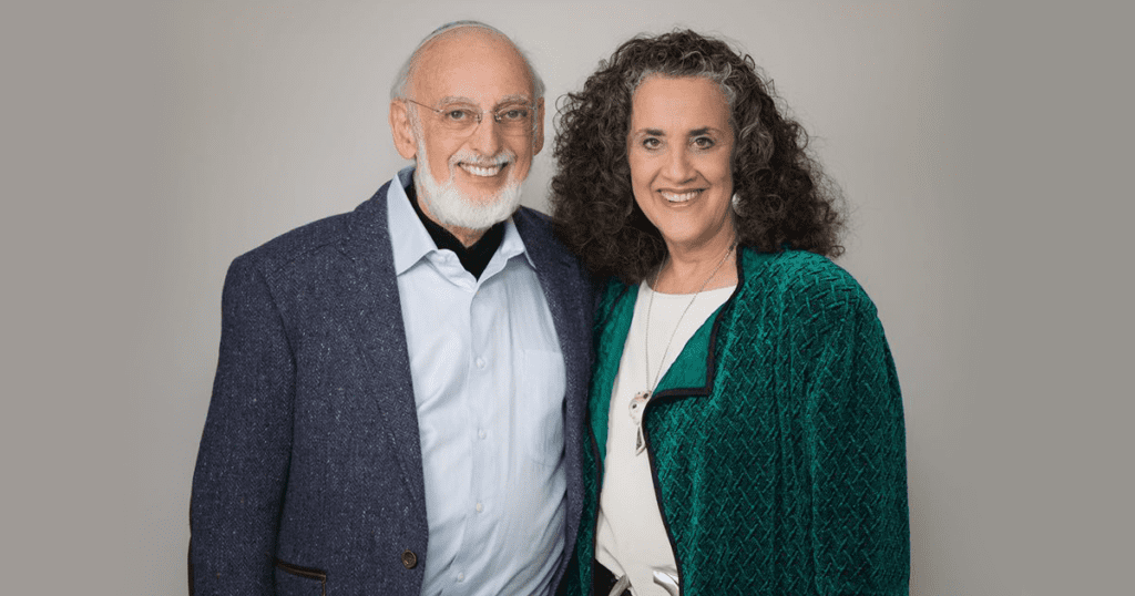 El Dr. John Gottman y su esposa, la Dra. Julie Gottman, creadores del Método Gottman de Terapia de Parejas